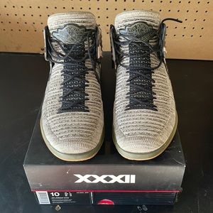 MEN'S AIR JORDAN 32 VETERANS DAY CAMO UNRELEASED, once worn. Excellent condition